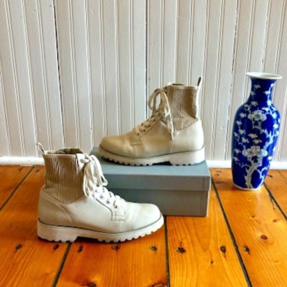 Vaneli Women's Zahra Round Toe Zippered Combat Boots in White, Size 7